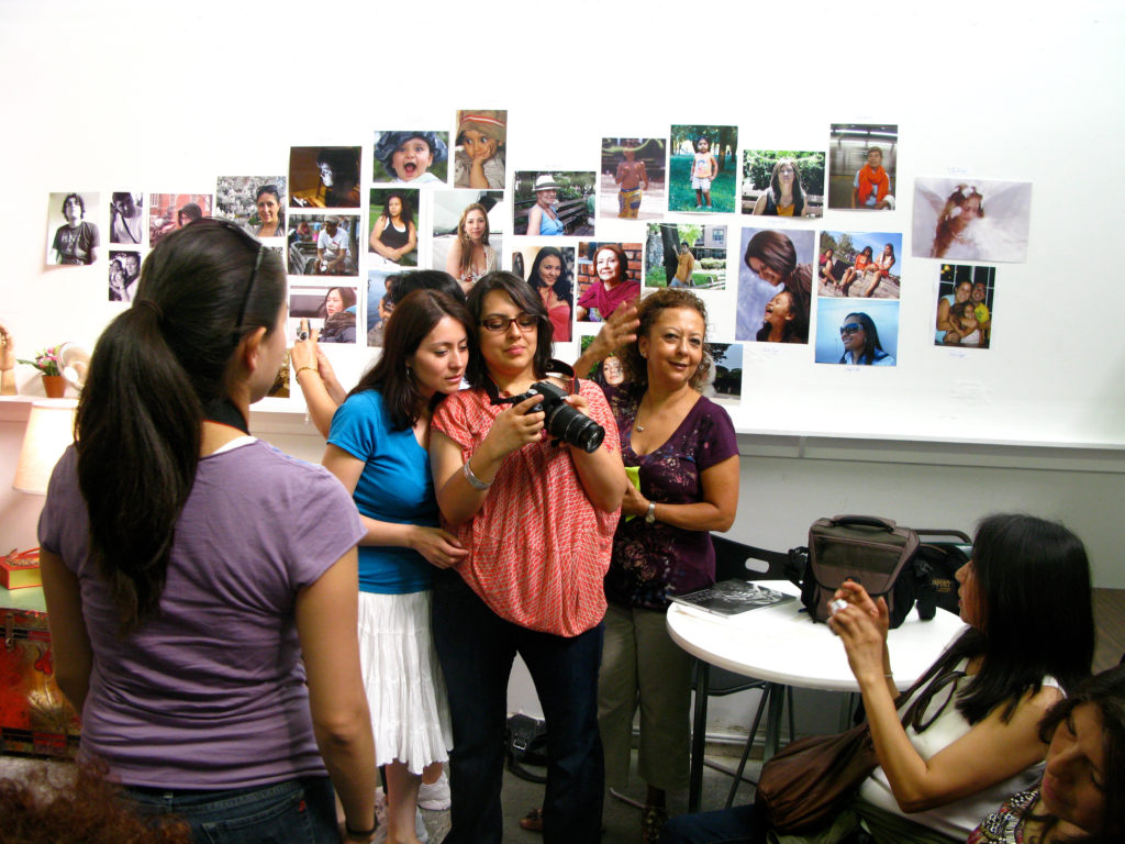 Participants in a Project Luz photography class review their images. Image courtesy of Sol Aramendi.