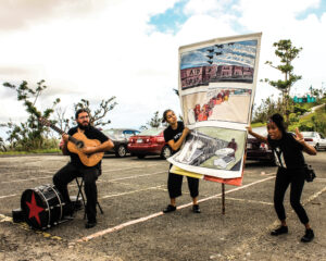 Papel Machete performing the "cantastoria" "Solidaridad y Sobrevivencia para Nuestra Liberación" at PAM (Proyecto Apoyo Mutuo Mariana) - Humacao.